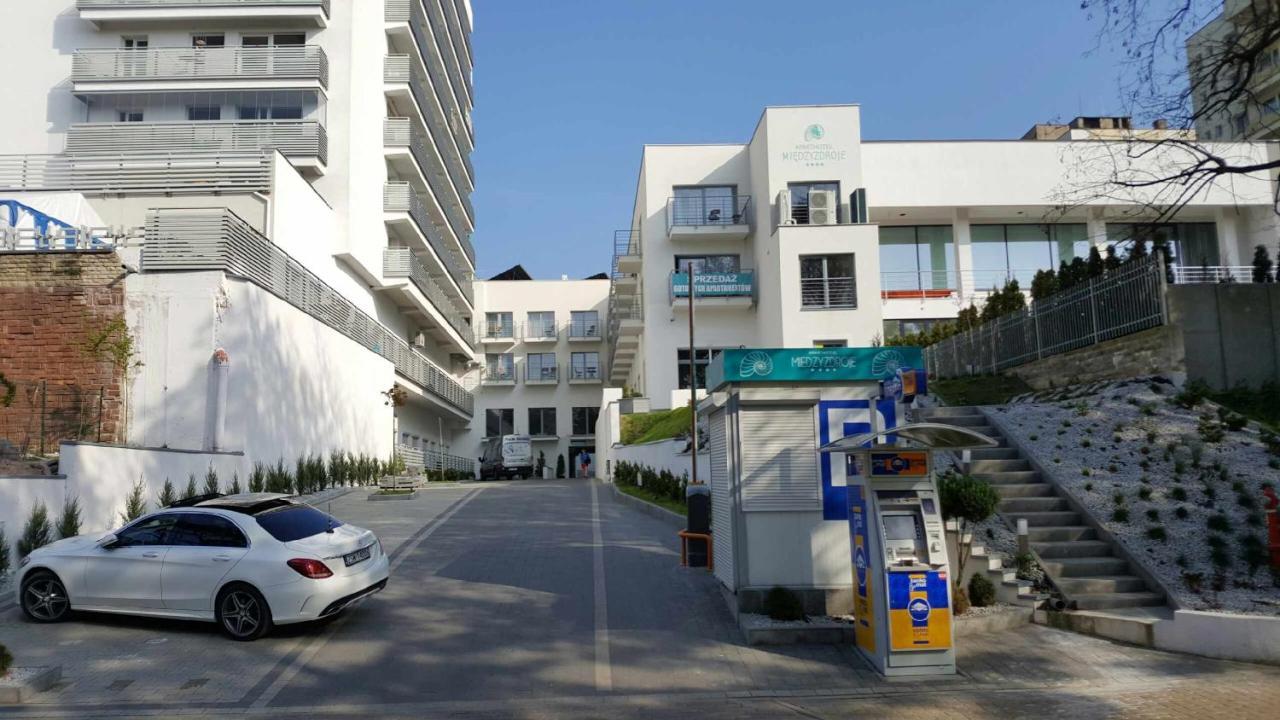 Aparthotel Przy Plazy 미엥지즈드로예 외부 사진